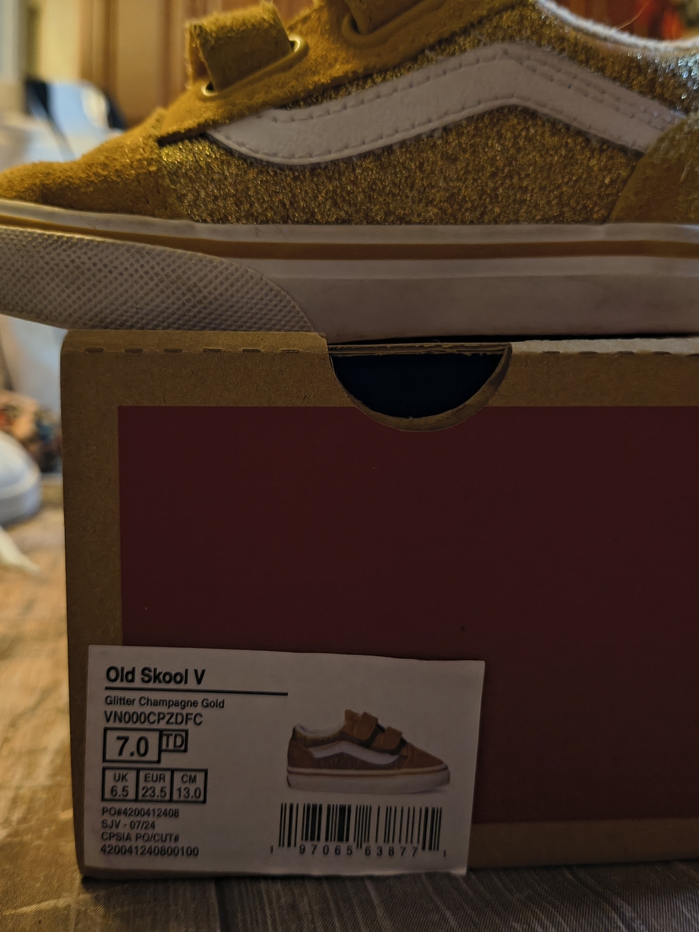 Vans Kids Old Skool V Glitter Gold Sneakers